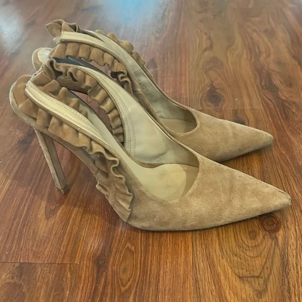 Good American sling back suede high stiletto pumps ruffle back tan strap heel si